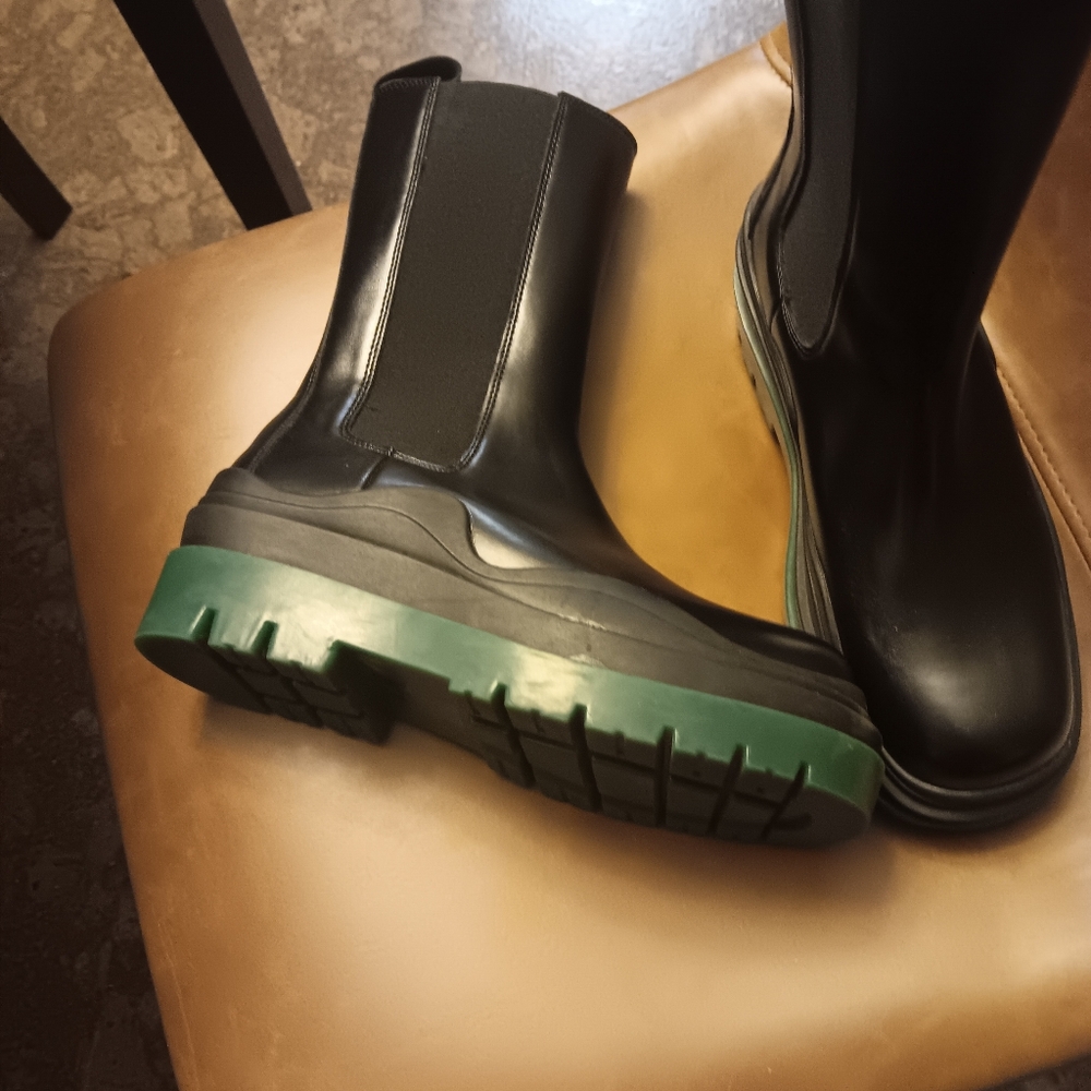 Boots - Picture 2 of 4